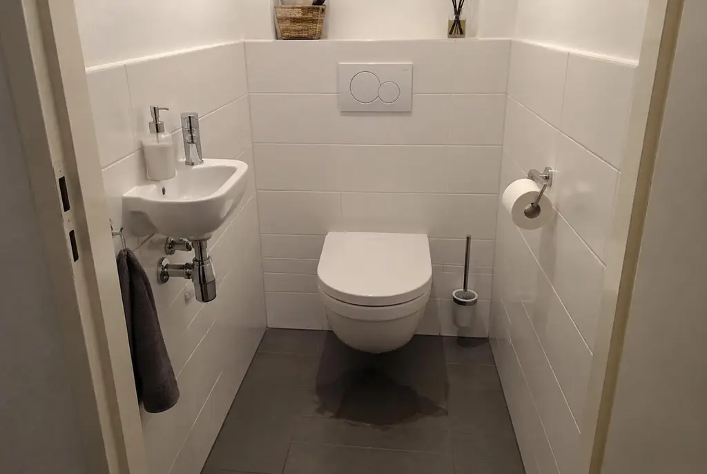 Lekdetectie Nieuwveen – natte vloer bij een toilet